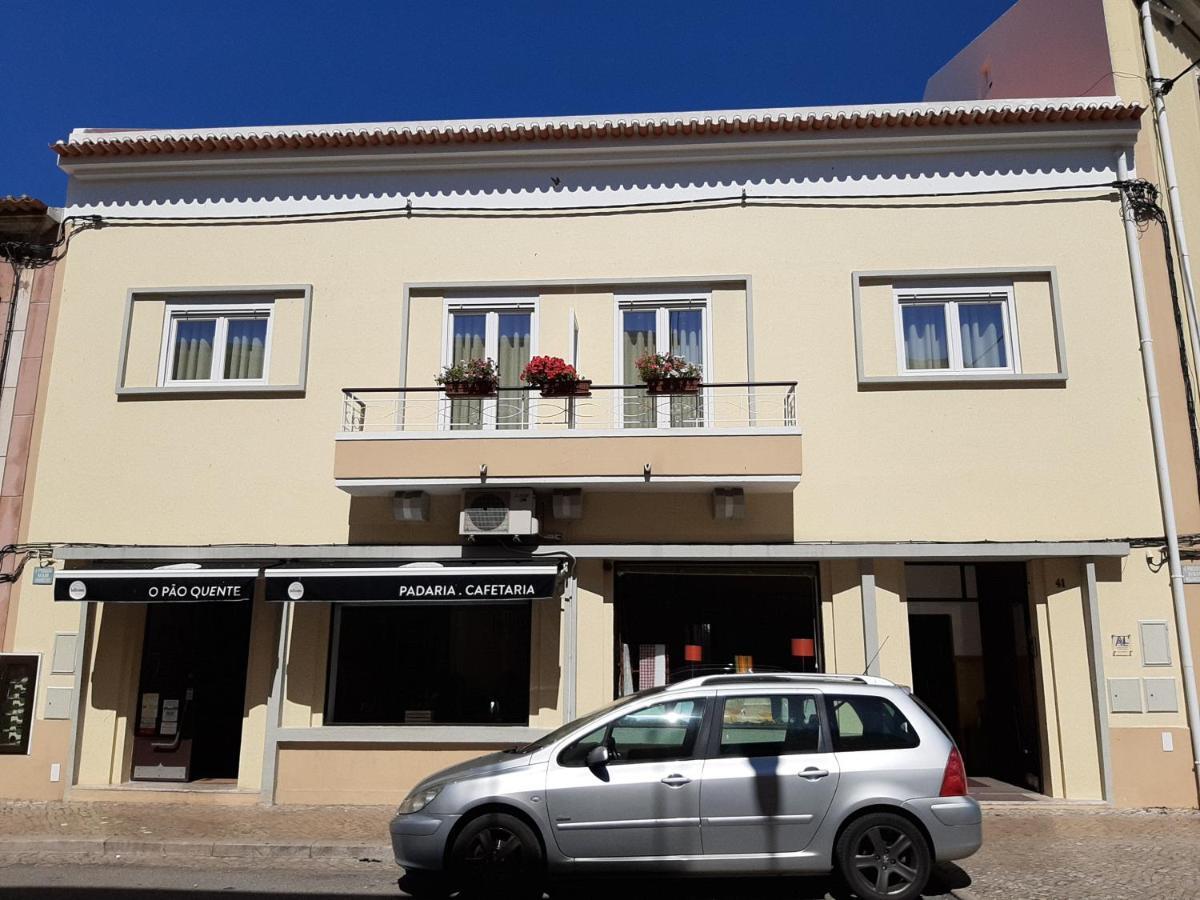 Alojamento Ferreira - Apartamento C Apartment ซังติอาโก โด กาเซ็ง ภายนอก รูปภาพ