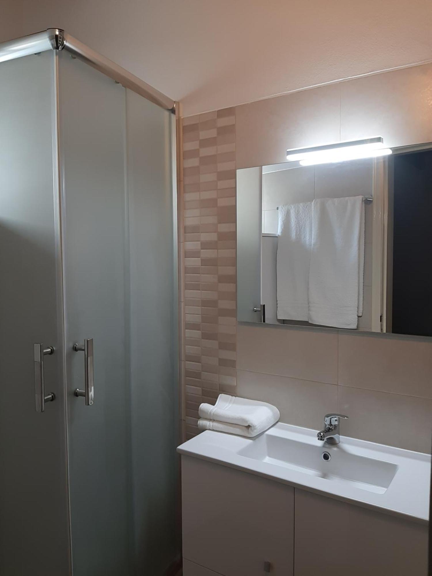 Alojamento Ferreira - Apartamento C Apartment ซังติอาโก โด กาเซ็ง ภายนอก รูปภาพ